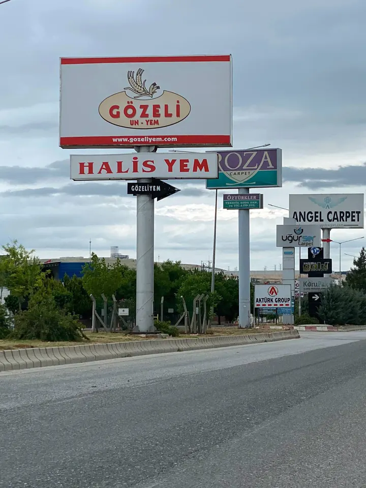 Tesis yönlendirme tabelası